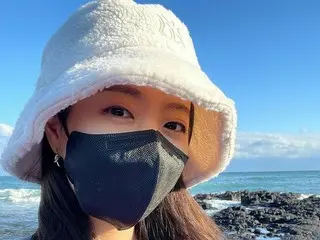 女優パク・ボヨン、済州島に妖精降臨…海をバックにさわやか美貌