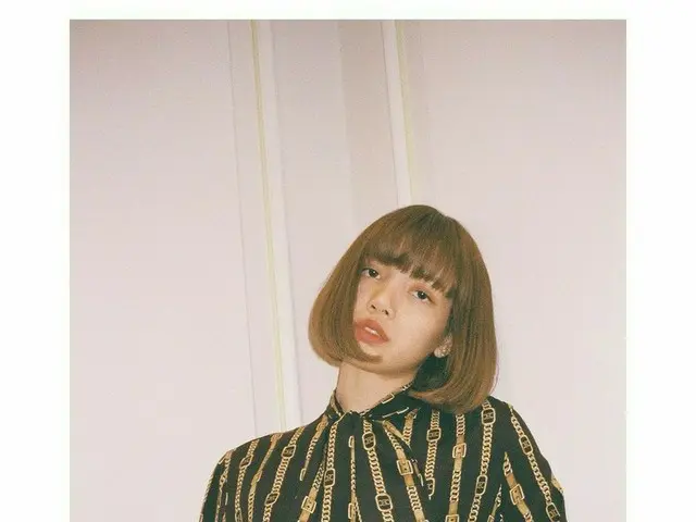 「BLACKPINK」リサ、シックで致命的な美貌…ボブヘアもよく似合う