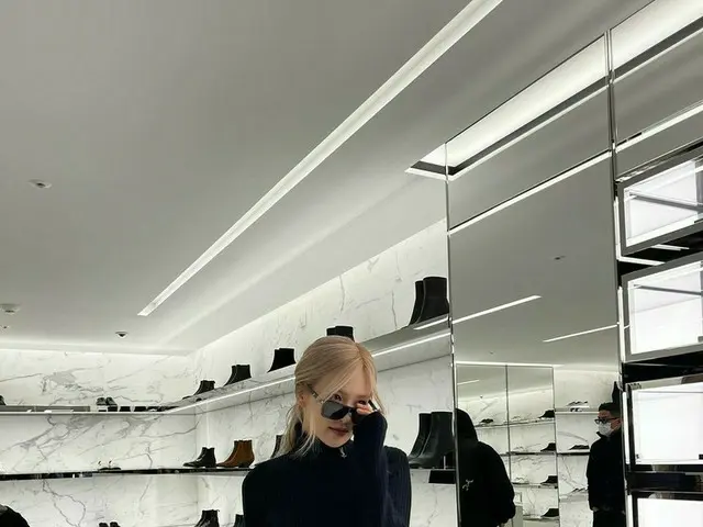 「BLACKPINK」ロゼ、何をしてもスタイリッシュな日常
