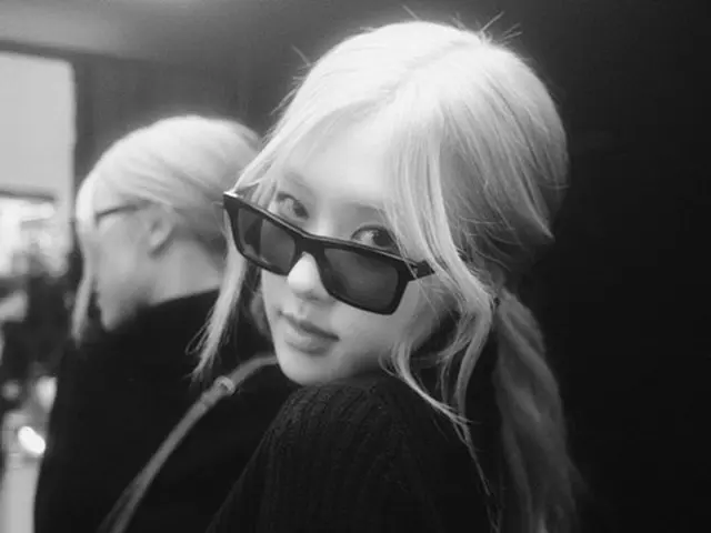 「BLACKPINK」ロゼ、モノクロ写真からあふれ出すオーラー…クローバルスターの威厳