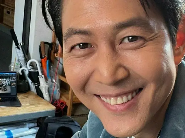 「イカゲーム」主演俳優イ・ジョンジェ、目じりのシワまで素敵な優しい笑顔