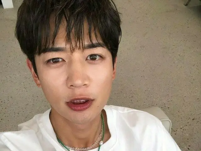 「SHINee」ミンホ、女心が溶かす眼差しにキュン…青春映画のワンシーンのよう