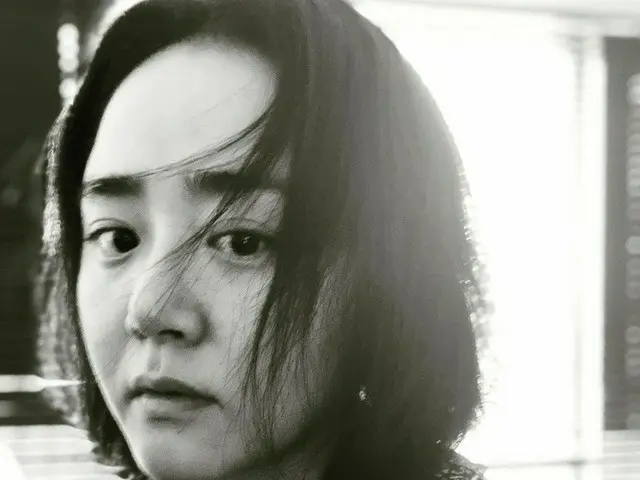 女優ムン・グニョン、セルフィーで近況伝える…“モノクロでシックな清純美”