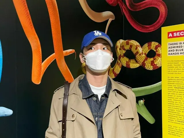 「SHINee」KEY（キー）、展示会を観覧した日常公開