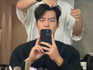 俳優キム・ウビン、かわいいしかめっ面でミラーセルフィー