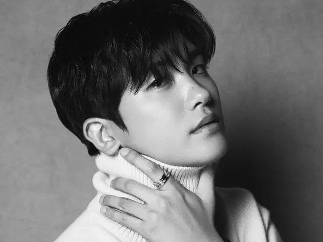 パク・ヒョンシク（ZE:A）、モノクロ写真でも輝くビジュアル