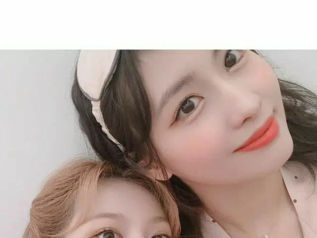 「TWICE」モモ＆サナ、とても愛らしい“サングラス姉妹”