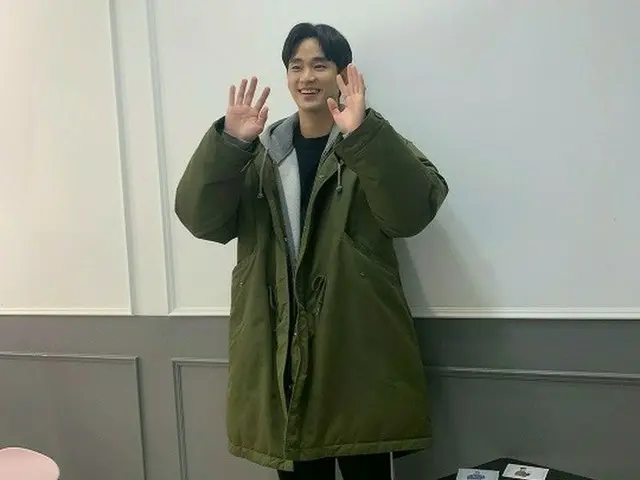 俳優キム・スヒョン、地味目な姿も輝く人間ビタミン..存在自体が愛らしい♥
