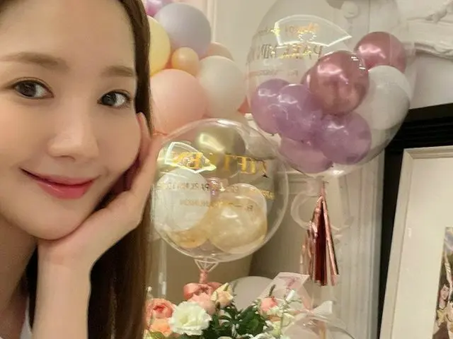 女優パク・ミニョン、清純な女神美貌…15周年のプレゼントに感謝 （動画あり）