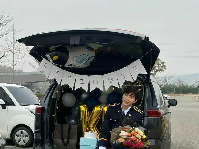カン・ダニエル、警察の制服姿でファンたちの心をアタック