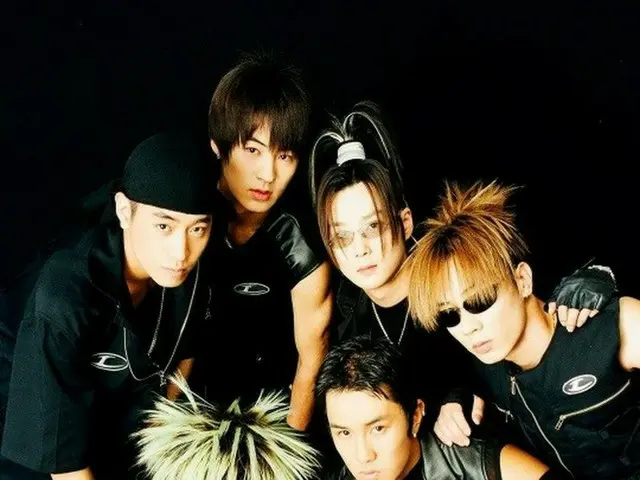 「神話(SHINHWA)」、SMの宝の倉庫で見つけた昔の写真…当時のイケてるお兄さんたち