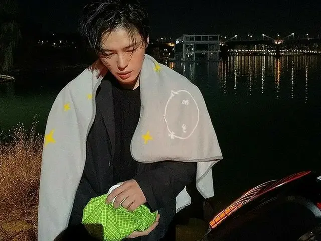キム・ジェジュン、寒さの中でも体当たりの熱演…自身よりファンの心配”みなさん、風邪に気を付けてください”