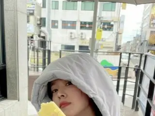 女優ハン・ジミン、寒い日でもアイスクリームに夢中…食べる姿もかわいい