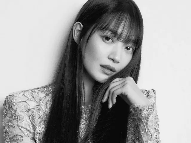 女優シン・ミナ、これがBカット?! モノクロでも漂うオーラ…優雅なまなざし