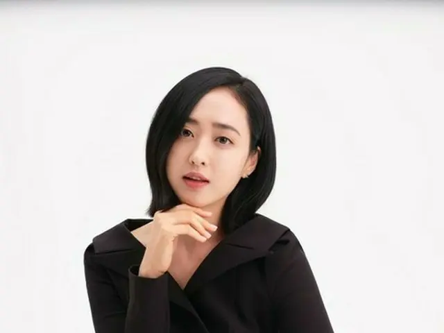 女優キム・ミンジョン、ショートボブも優雅な装い…魅惑的な美しさで魅了