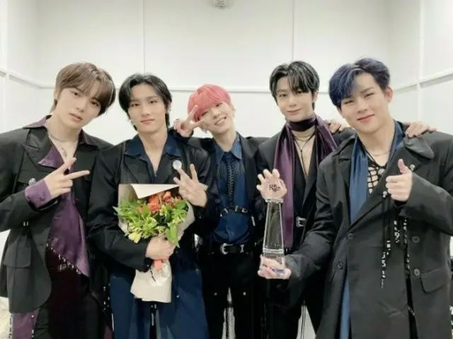 「MONSTA X」、「ミュージックバンク」で1位…“愛してるMONBEBE!”