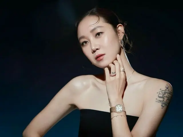 女優コン・ヒョジン、美しい鎖骨に視線釘付け