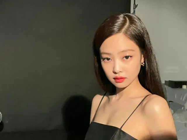 「BLACKPINK」ジェニー、まるでバービー人形…まぶしい美貌