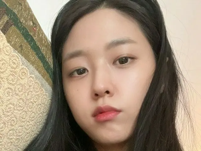 「AOA」ソリョン、頭ボサボサ+眠たそうな目でも可愛さ全開…「髪もかなり伸びたな」