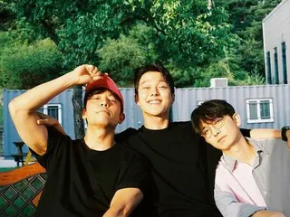 俳優チャン・ギヨン、キム・ジュホン＆ユン・ナムとスリーショット…いたずらっ子のような表情がかわいい♥