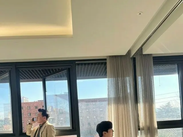 「CNBLUE」ジョン・ヨンファ、「美男ですね」で共演の俳優キム・イングォンと再会…“いつぶりでしょう”