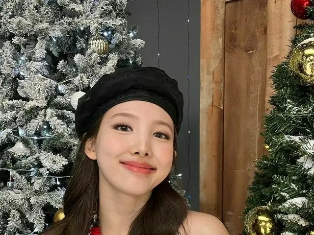 「TWICE」ナヨン、クリスマスの妖精に変身…魅力的な笑顔
