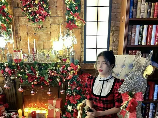 「MAMAMOO」ソラ、クリスマスの雰囲気いっぱいな写真を公開…超ミニワンピでセクシーサンタ