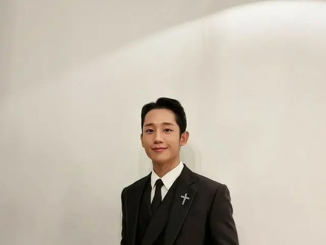 俳優チョン・ヘイン、素敵なスーツ姿…好感度抜群なビジュアル