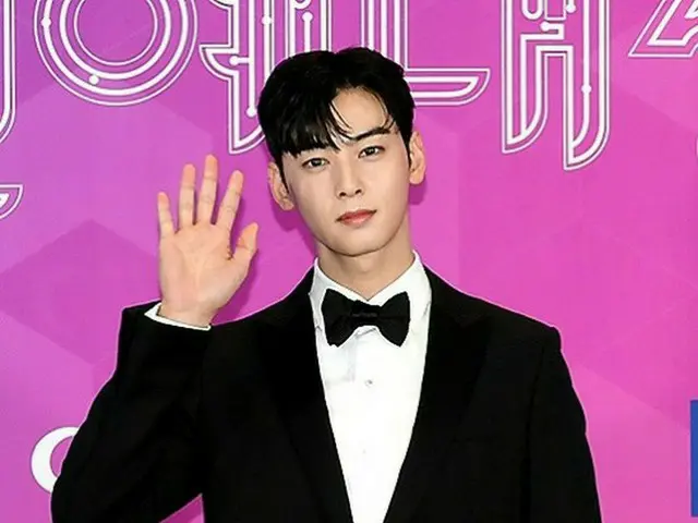 【フォト】「ASTRO」チャ・ウヌ、「2021 SBS芸能大賞」レッドカーペットに参加