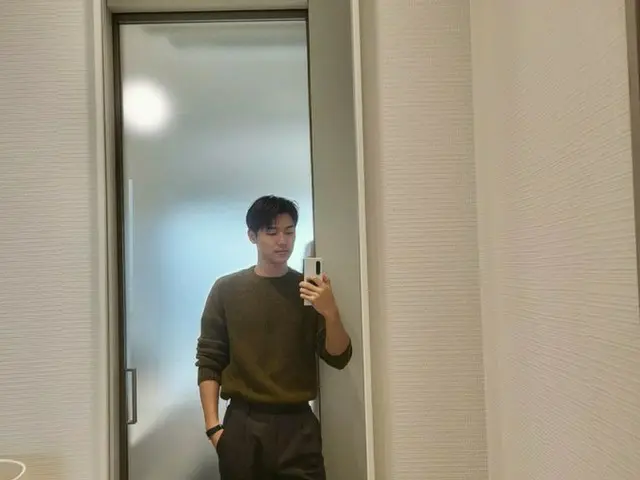 「CNBLUE」カン・ミンヒョク、撮りたてほやほや！“ごほうびセルカ”にファン歓喜