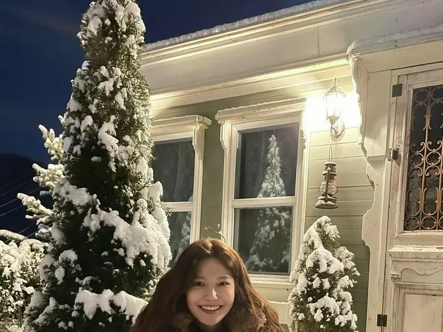 「少女時代」スヨン、雪の中で冬の夜を満喫…テヨンも“うらやましい”とコメント