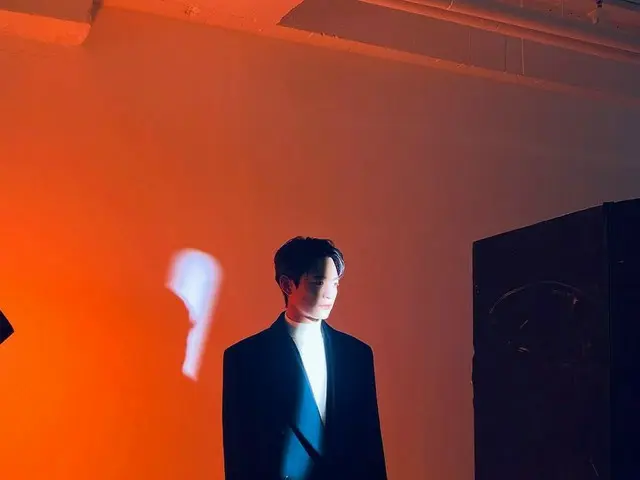 「SHINee」ミンホ、ファンパーティーのポスター撮影現場を公開