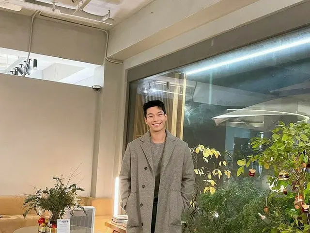 「イカゲーム」出演俳優ウィ・ハジュン、さわやかな笑顔で“Merry christmas”
