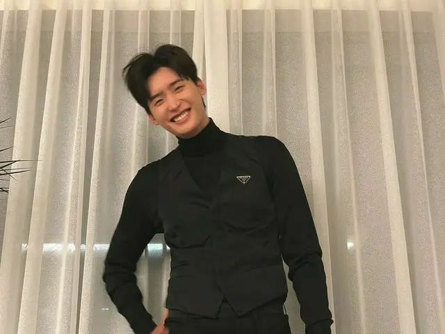 俳優イ・ジョンソク、明るい笑顔にキュン…その笑顔がクリスマスプレゼント