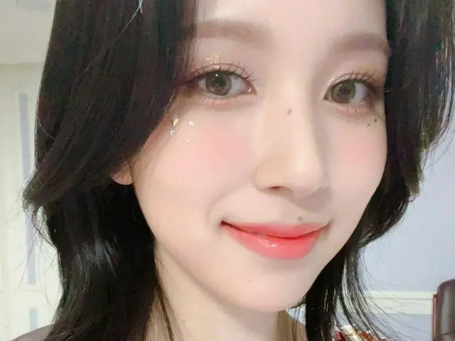 「TWICE」ミナ、白い肌、優雅な美しさ