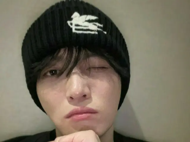 キム・ジェジュン、セクシーなウィンクでファン魅了…”今日もっと苦労しました”