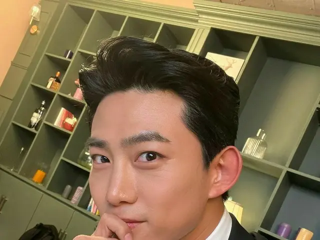 テギョン（2PM）、スーツ姿でカッコいいからかわいいまで…思わず見とれるビジュアル
