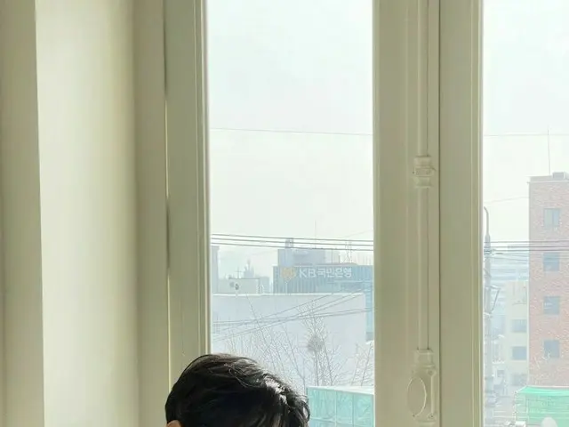 ジュノ（2PM）、龍袍を脱いでスーツを着た“キング・サン”