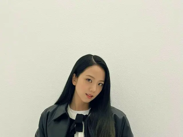 「BLACKPINK」ジス、オールブラックでシックな魅力