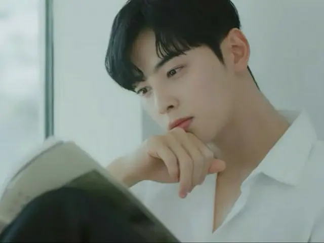 「ASTRO」チャ・ウヌ、うっとりするようなビジュアル…鏡に写った姿も完ぺき（動画あり）