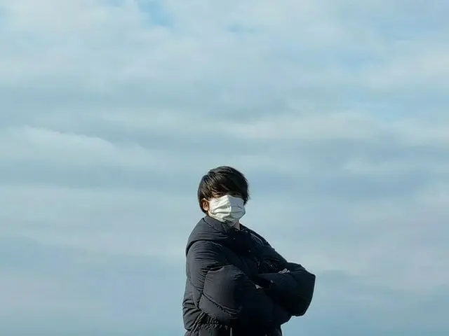 スーパーツナもびっくりジン(BTS)、海よりもさわやかなビジュアル…信じられないスタイルの良さ