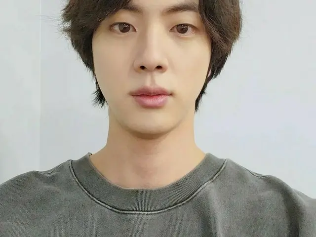 「BTS（防弾少年団）」ジン、正面ショットもイケメンな“ワールド・ワイド・ハンサム”