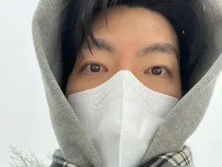 俳優キム・ウビン、雪の中から近況伝える…目だけ見えてもイケメン