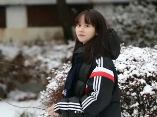 女優キム・ソヒョン、雪の中の輝く美貌…清純な魅力で視線を釘付け