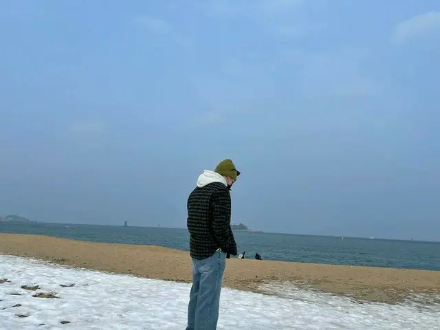 「SHINee」KEY（キー）、海辺でヒーリング中…“relaxing”