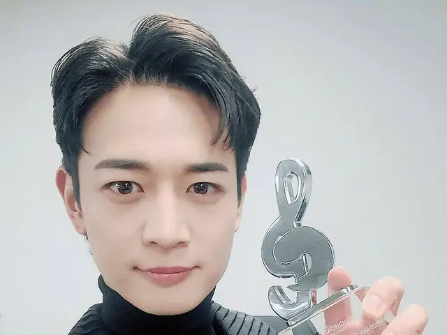 「SHINee」ミンホ、「第11回GAONCHART MUSIC AWARDS」“今年の歌手賞”受賞で“SHINee WORLDありがとう”…オンユとKEY（キー）もインスタで感謝伝える