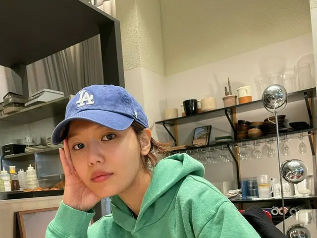 「少女時代」スヨン、カフェでまったりする日常公開