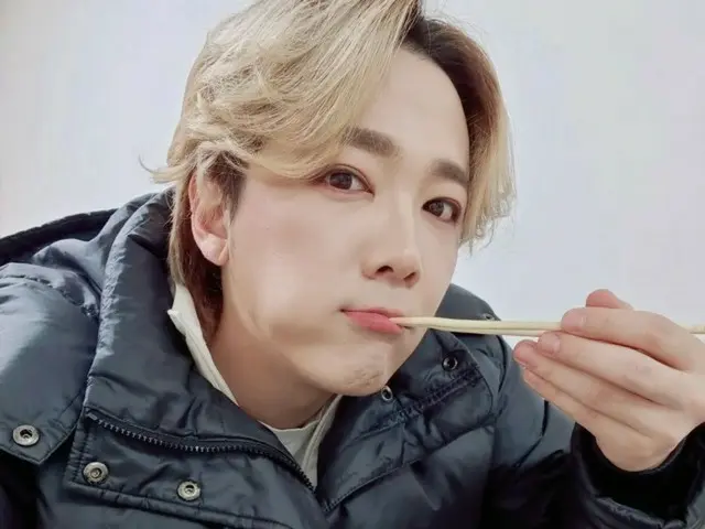 「FTISLAND」イ・ホンギ、おいしそうに食べる姿がかわいい…”今日もしっかり食べてファイト！”