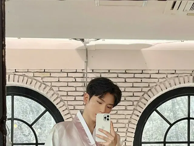 「MONSTA X」キヒョン、ミラーセルフィーで旧正月のあいさつ…“良い人々と良い時間を過ごしてください”