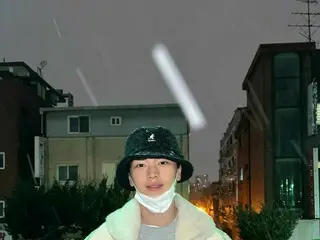 「BTOB」ソンジェ、旧正月迎え雪の中から近況公開…少年のような爽やかな笑顔にキュン